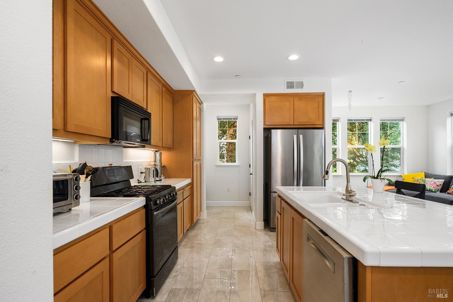 Detail Gallery Image 19 of 35 For 263 Camellia Cir, Larkspur,  CA 94939 - 2 Beds | 2 Baths