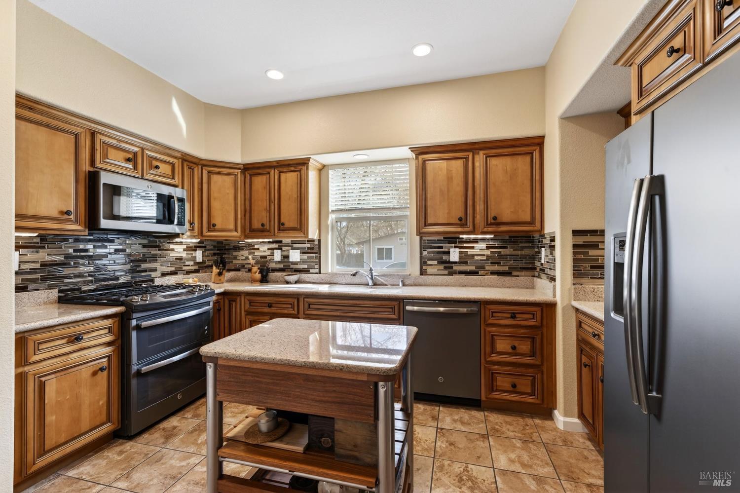 Detail Gallery Image 12 of 48 For 180 Healdsburg Ave a,  Cloverdale,  CA 95425 - 3 Beds | 2/1 Baths