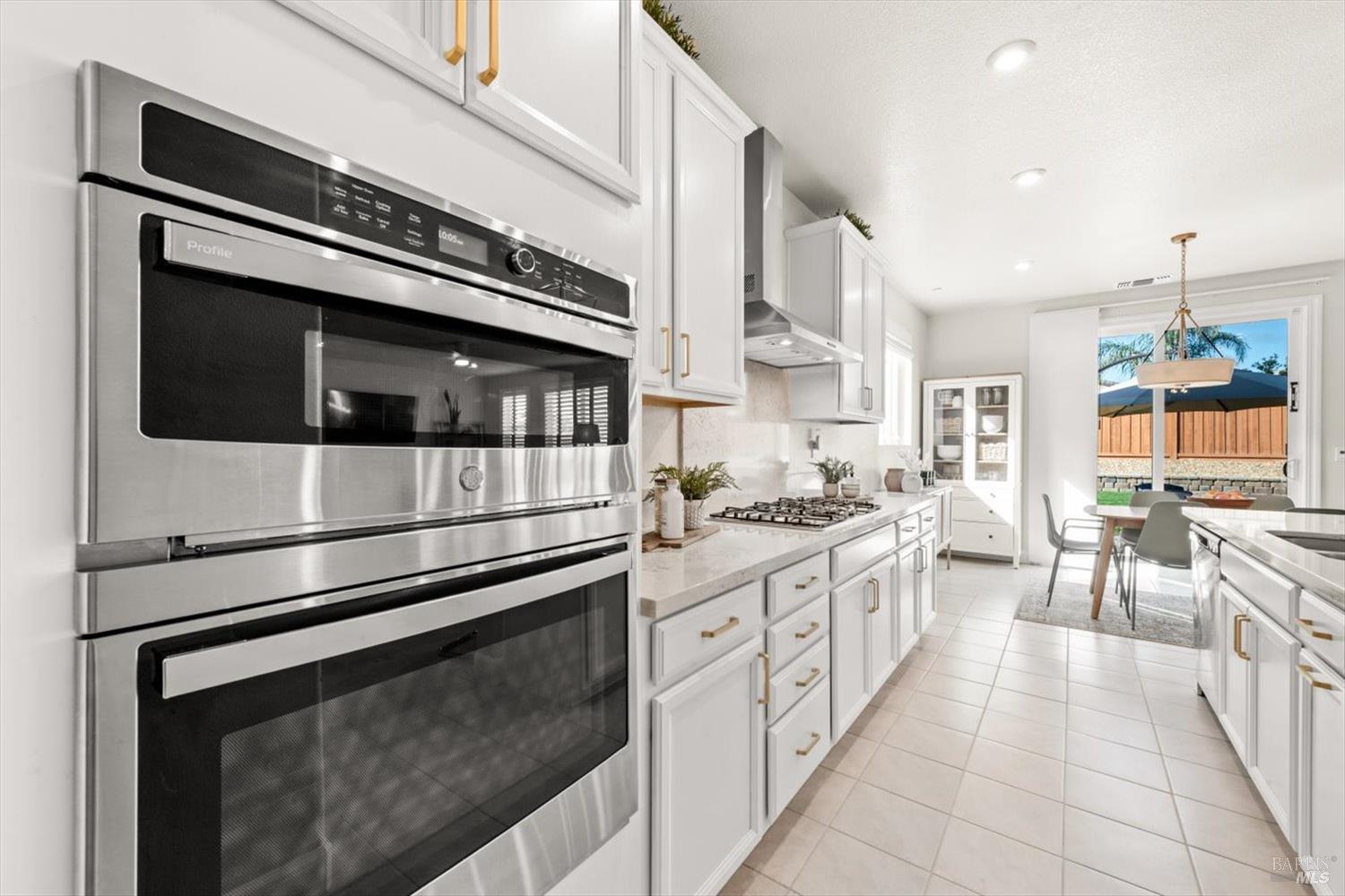 Detail Gallery Image 21 of 97 For 710 Fielding Way, Dixon,  CA 95620 - 5 Beds | 4 Baths