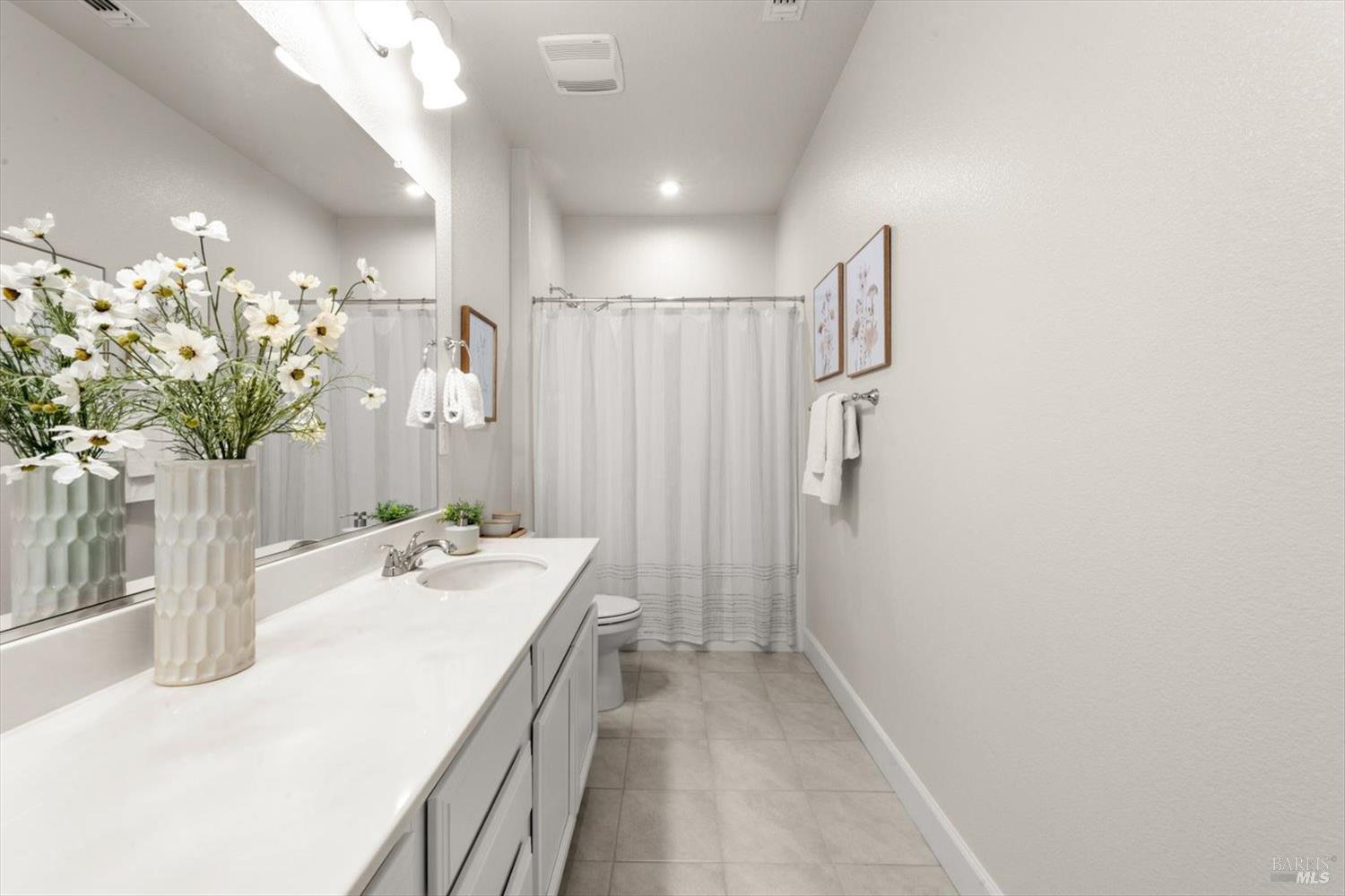 Detail Gallery Image 69 of 97 For 710 Fielding Way, Dixon,  CA 95620 - 5 Beds | 4 Baths