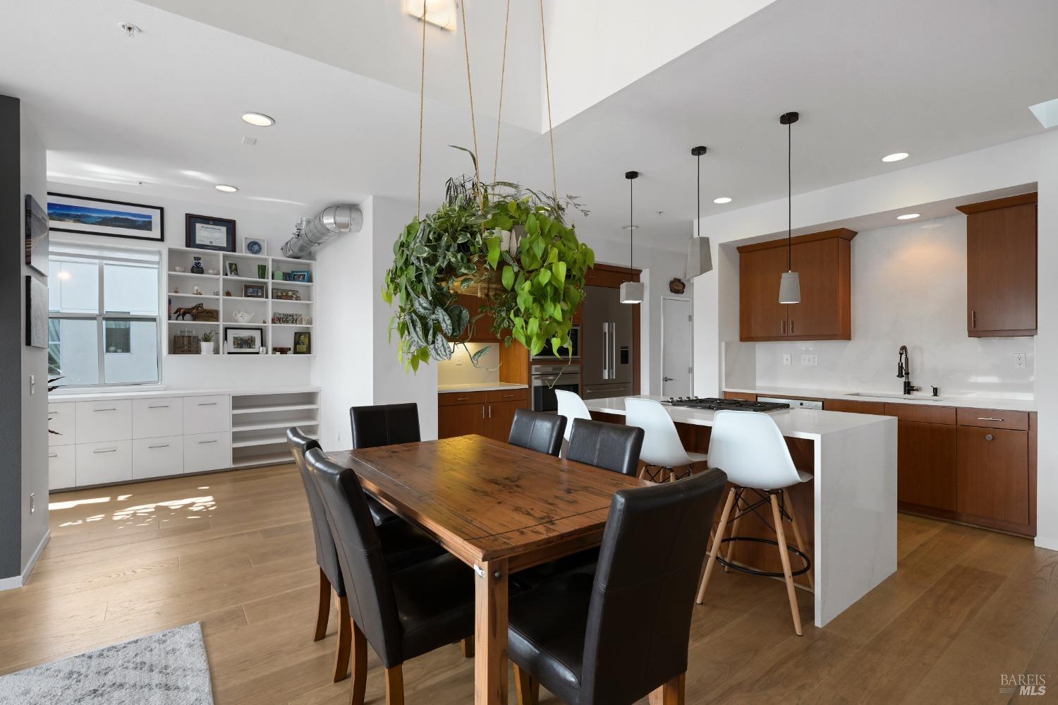 Detail Gallery Image 17 of 44 For 426 1st St, Petaluma,  CA 94952 - 3 Beds | 2/1 Baths