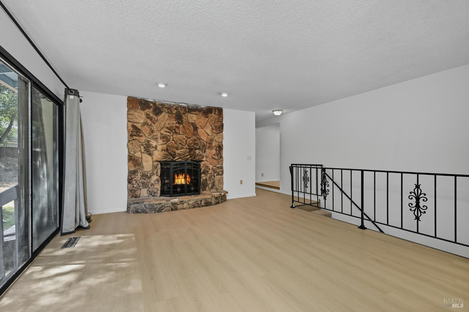 Detail Gallery Image 4 of 30 For 3480 Bergesen Ct, Kelseyville,  CA 95451 - 3 Beds | 1/1 Baths