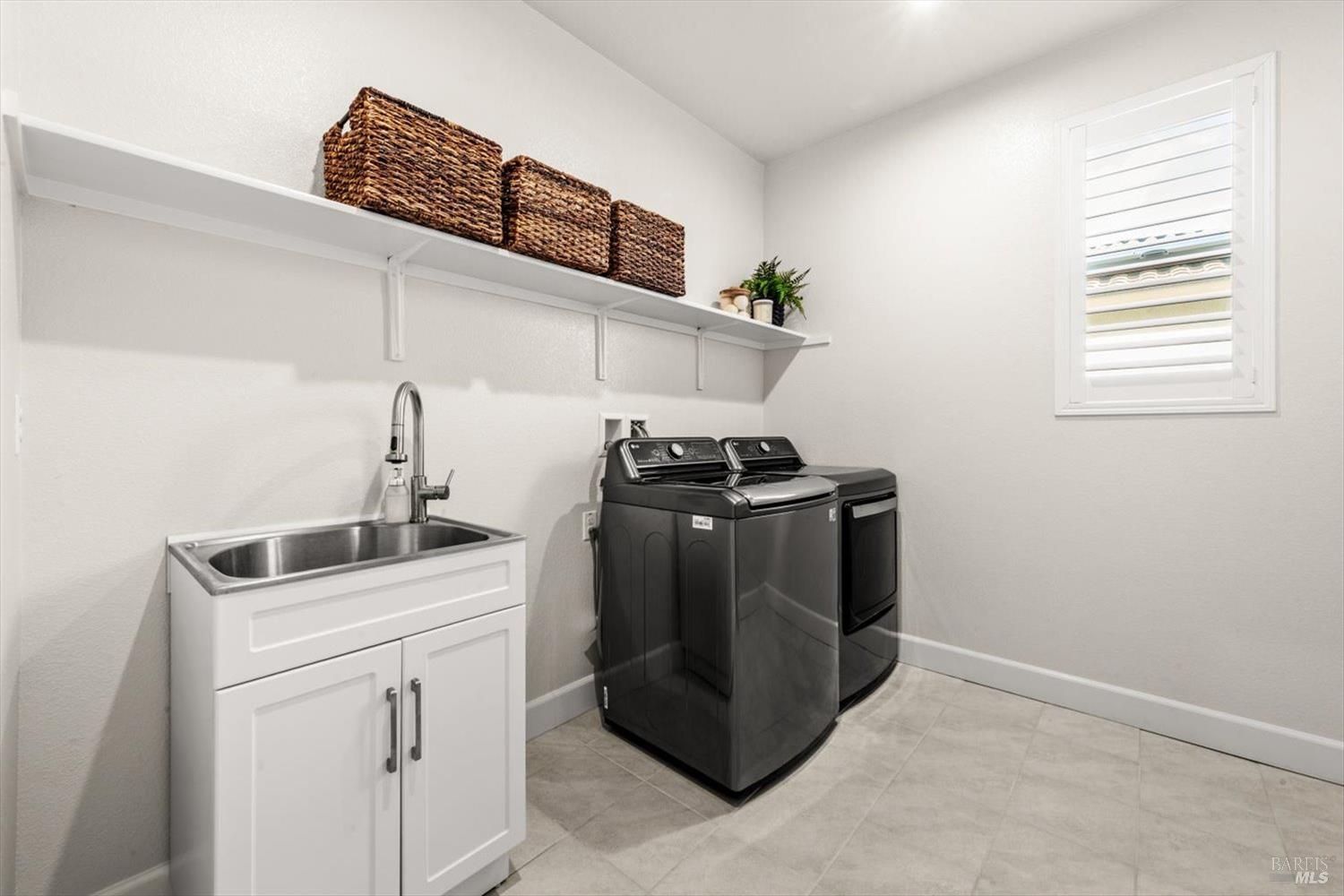 Detail Gallery Image 47 of 97 For 710 Fielding Way, Dixon,  CA 95620 - 5 Beds | 4 Baths