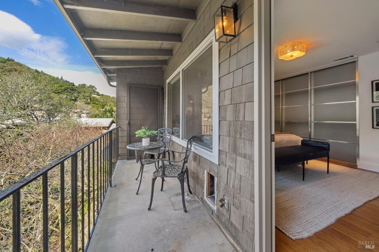 Detail Gallery Image 8 of 18 For 1411 Casa Buena Dr #13,  Corte Madera,  CA 94925 - 3 Beds | 2 Baths