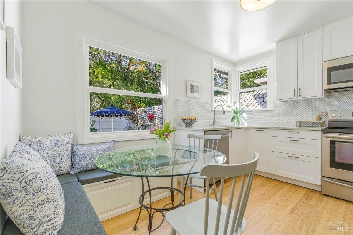 Detail Gallery Image 9 of 27 For 250 Butterfield Rd, San Anselmo,  CA 94960 - 2 Beds | 1 Baths