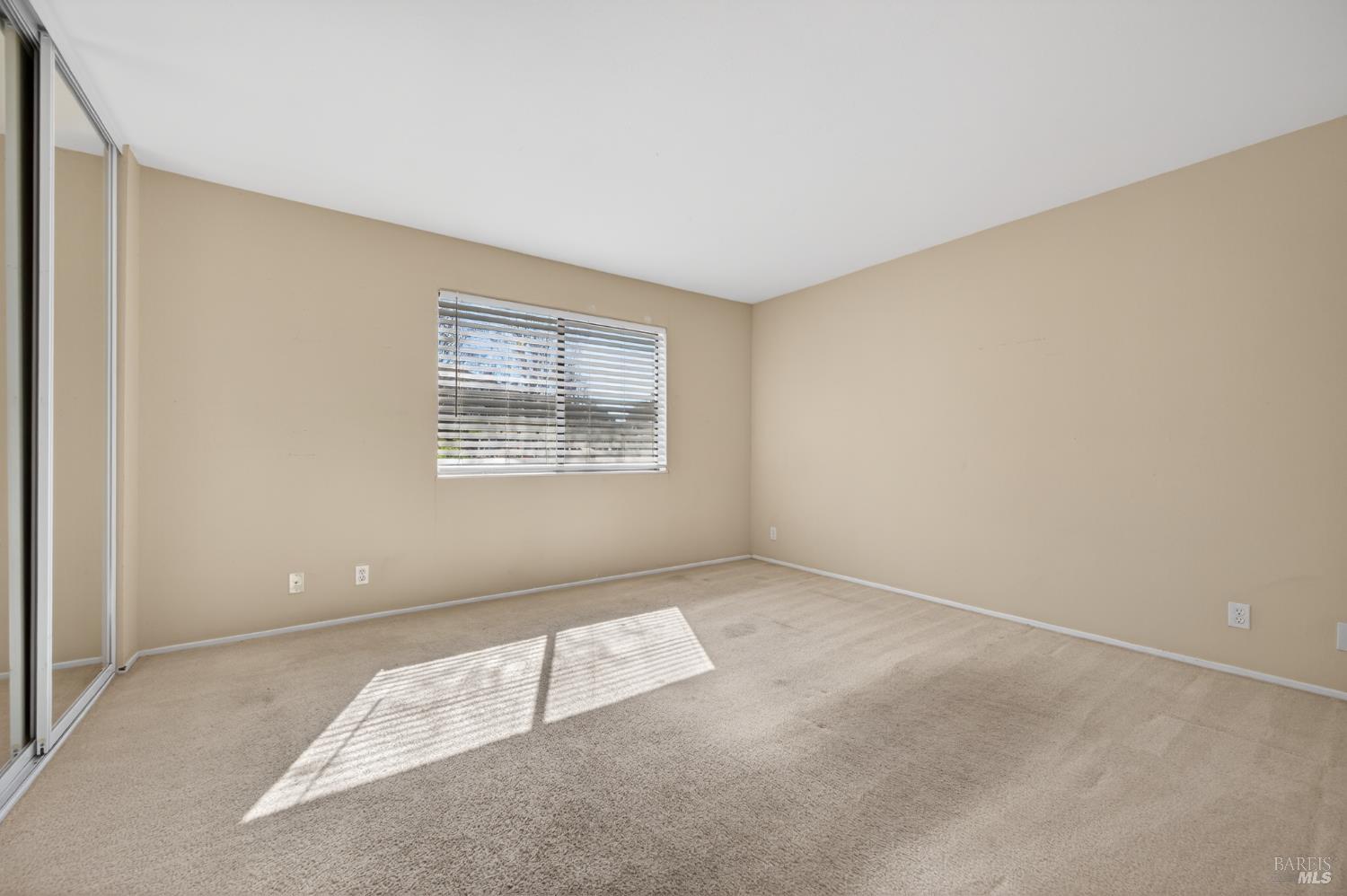 Detail Gallery Image 15 of 21 For 900 Cambridge Dr #3,  Benicia,  CA 94510 - 1 Beds | 1 Baths