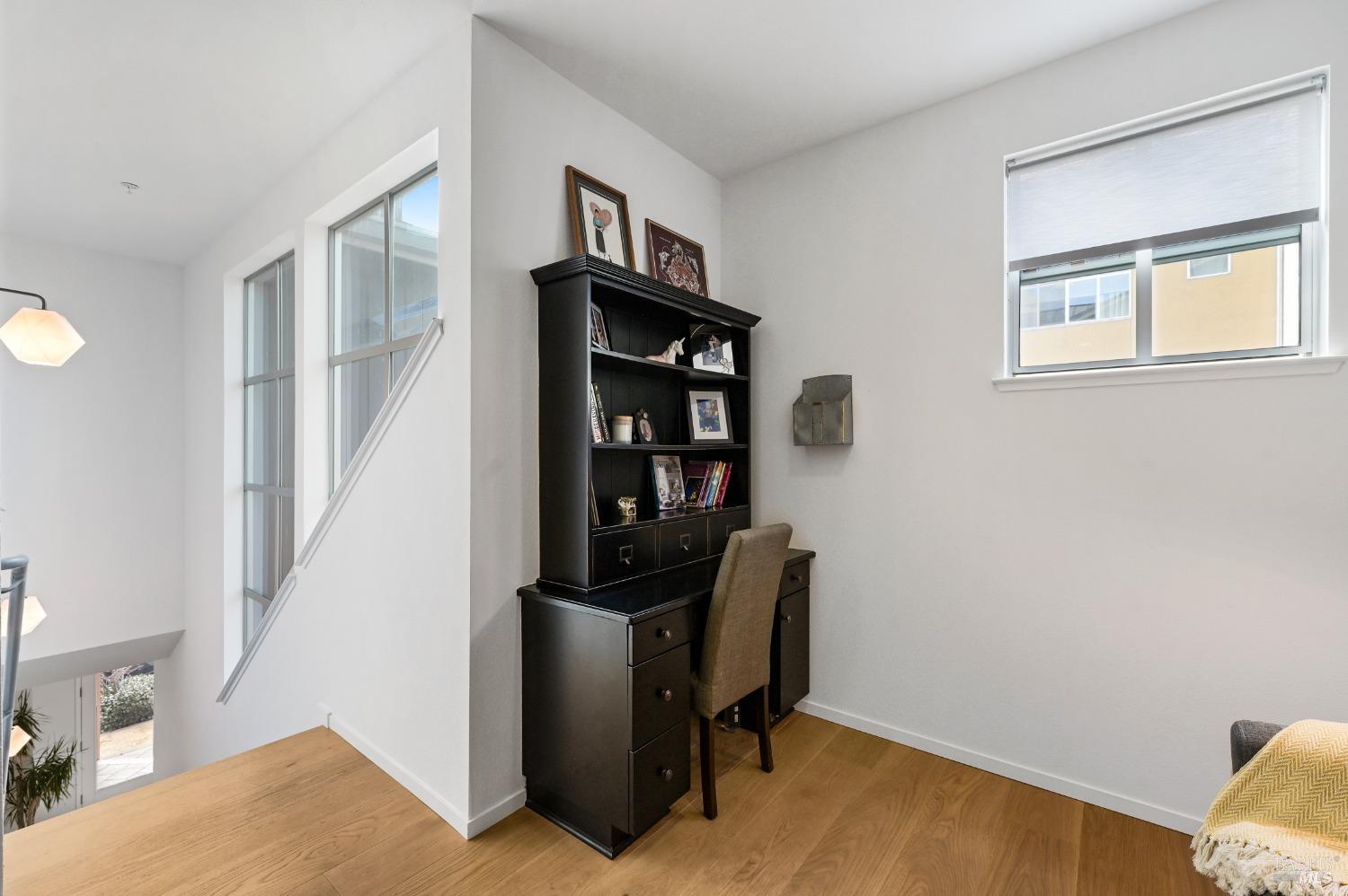 Detail Gallery Image 3 of 44 For 426 1st St, Petaluma,  CA 94952 - 3 Beds | 2/1 Baths