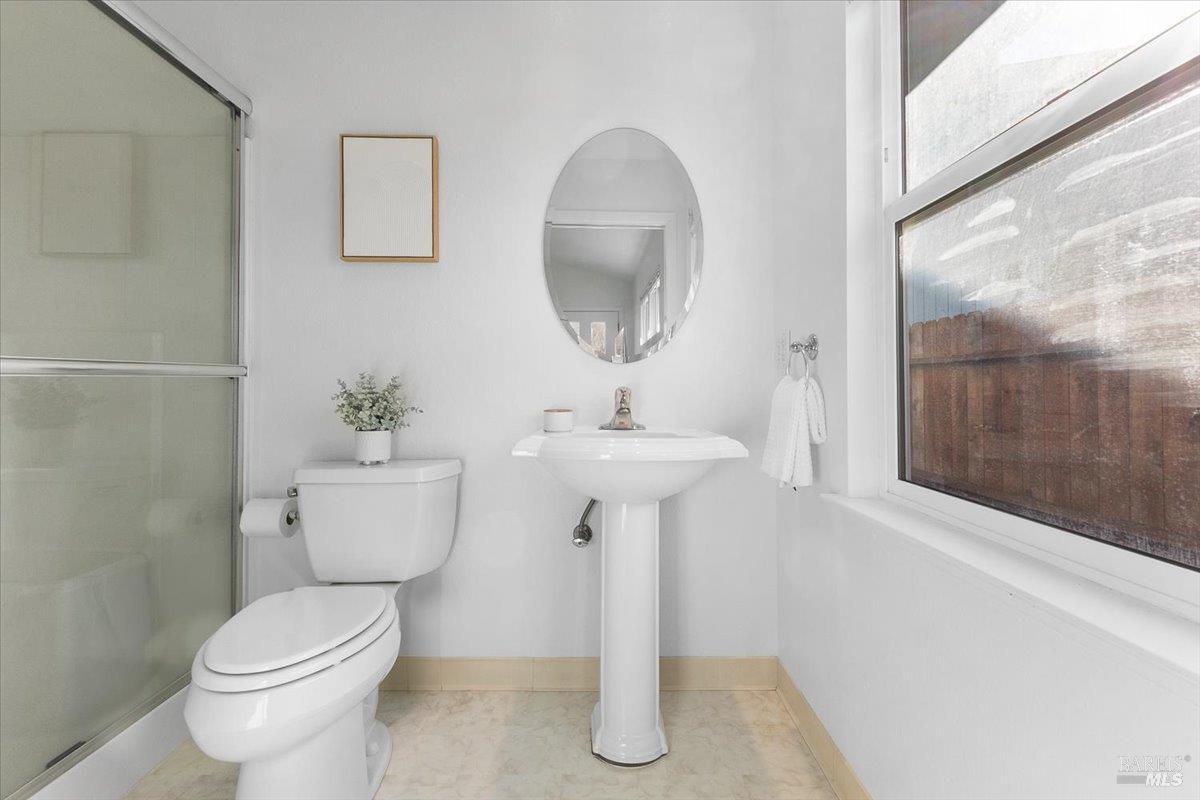 Detail Gallery Image 34 of 43 For 2257 White Chapel Ct, Santa Rosa,  CA 95401 - 3 Beds | 3 Baths