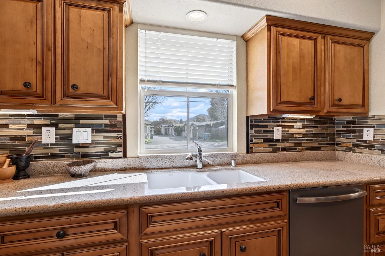 Detail Gallery Image 14 of 48 For 180 Healdsburg Ave a,  Cloverdale,  CA 95425 - 3 Beds | 2/1 Baths