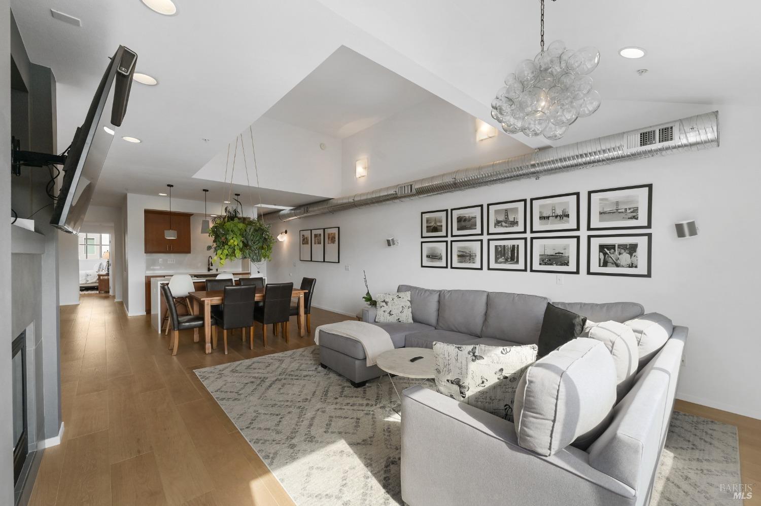 Detail Gallery Image 19 of 44 For 426 1st St, Petaluma,  CA 94952 - 3 Beds | 2/1 Baths