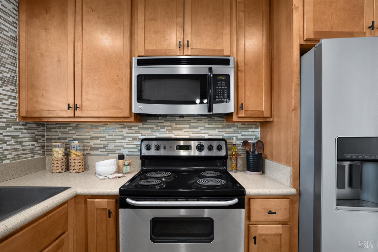 Detail Gallery Image 4 of 42 For 225 Burt St #3,  Santa Rosa,  CA 95407 - 2 Beds | 2 Baths