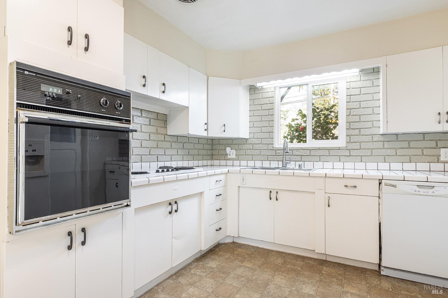 Detail Gallery Image 4 of 21 For 3557 N Jefferson St, Napa,  CA 94558 - 3 Beds | 2 Baths