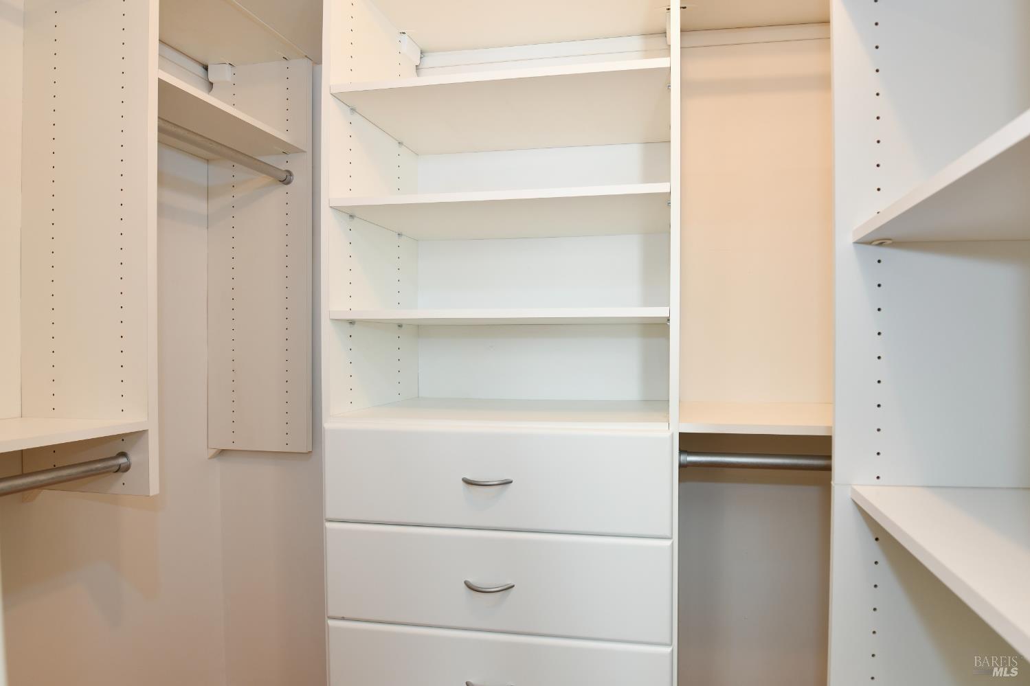 Detail Gallery Image 26 of 44 For 1142 Legion Ave, Napa,  CA 94559 - 2 Beds | 1 Baths