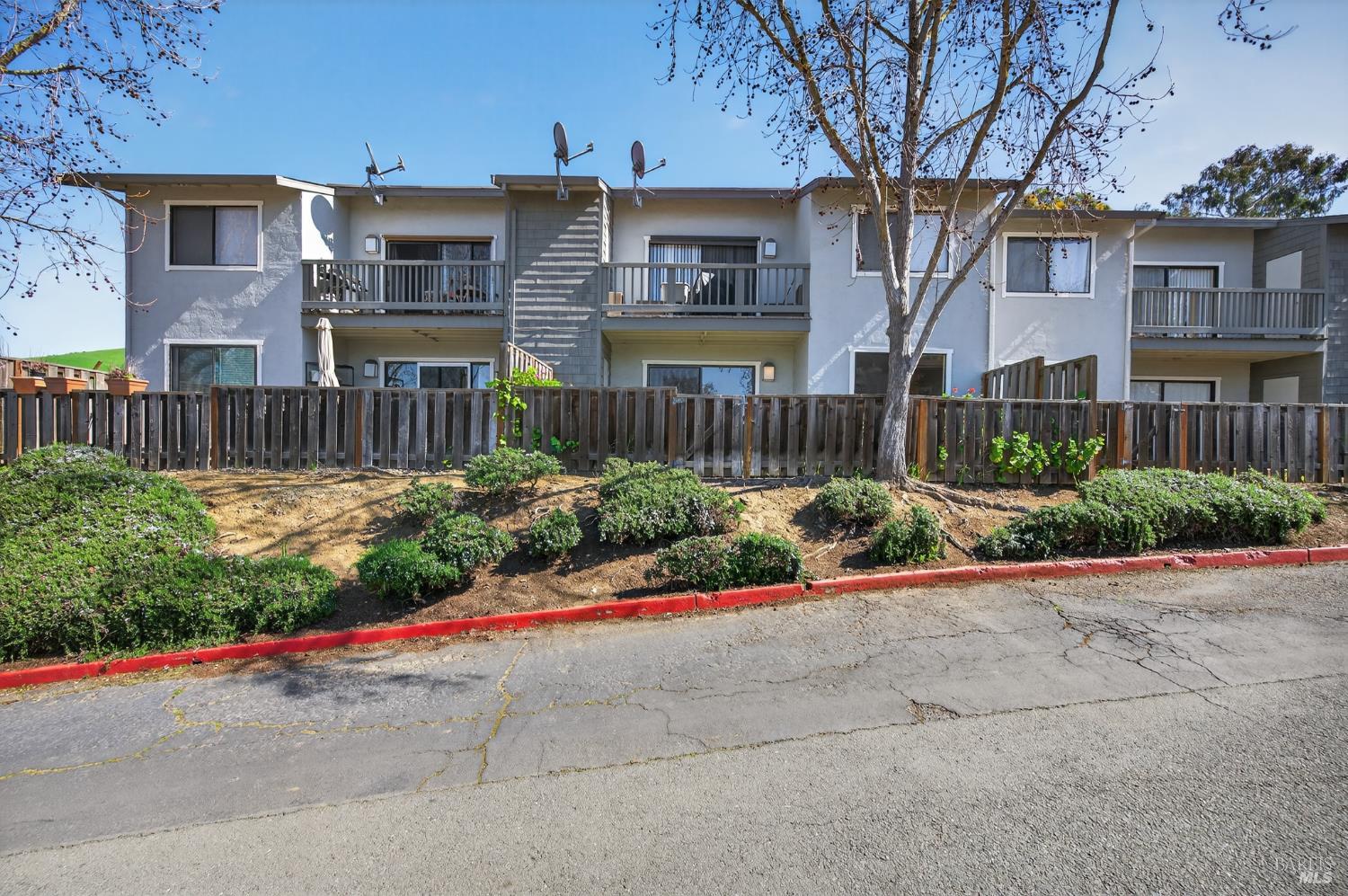 Detail Gallery Image 28 of 30 For 900 Cambridge Dr #95,  Benicia,  CA 94510 - 2 Beds | 1 Baths