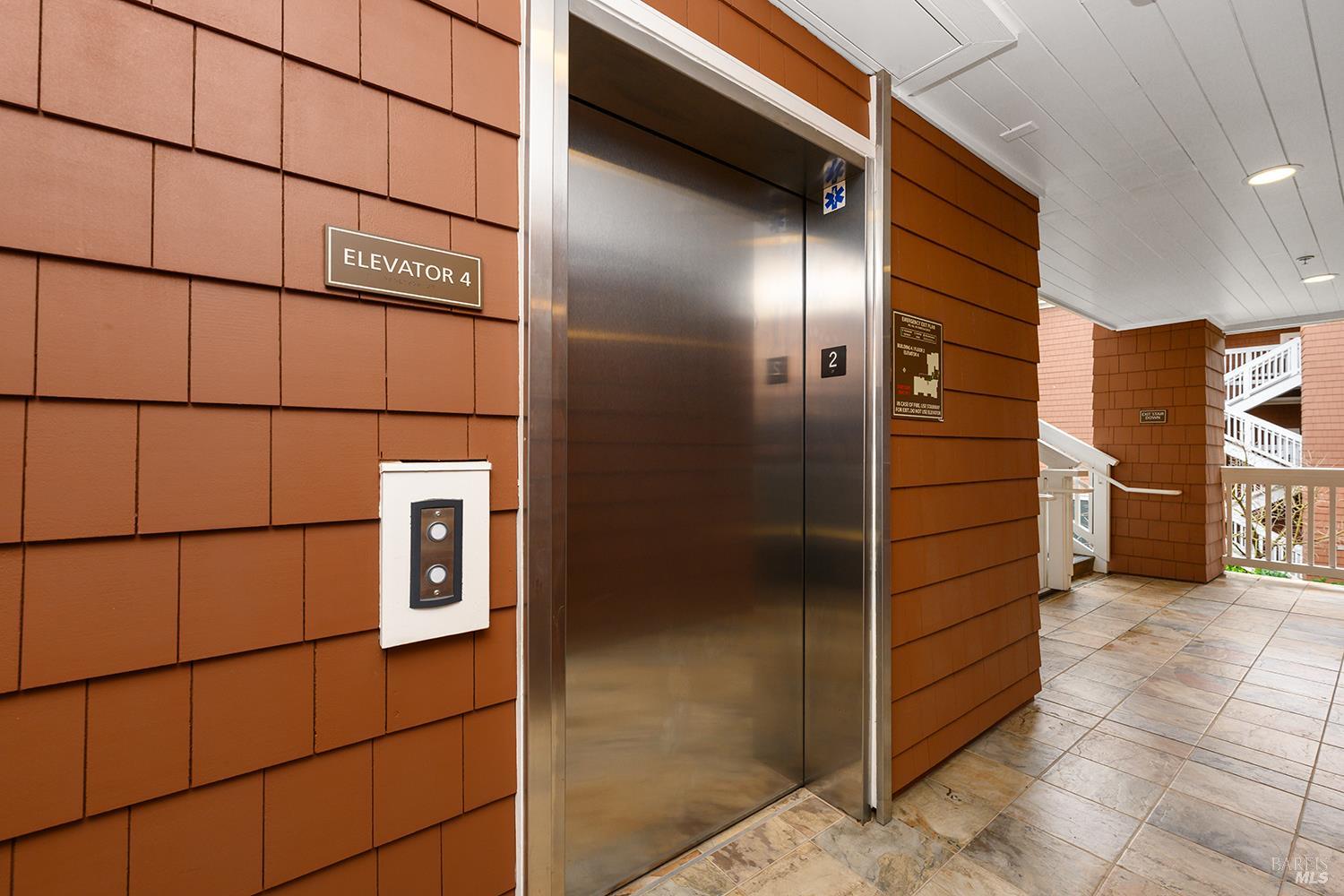 Detail Gallery Image 2 of 35 For 263 Camellia Cir, Larkspur,  CA 94939 - 2 Beds | 2 Baths