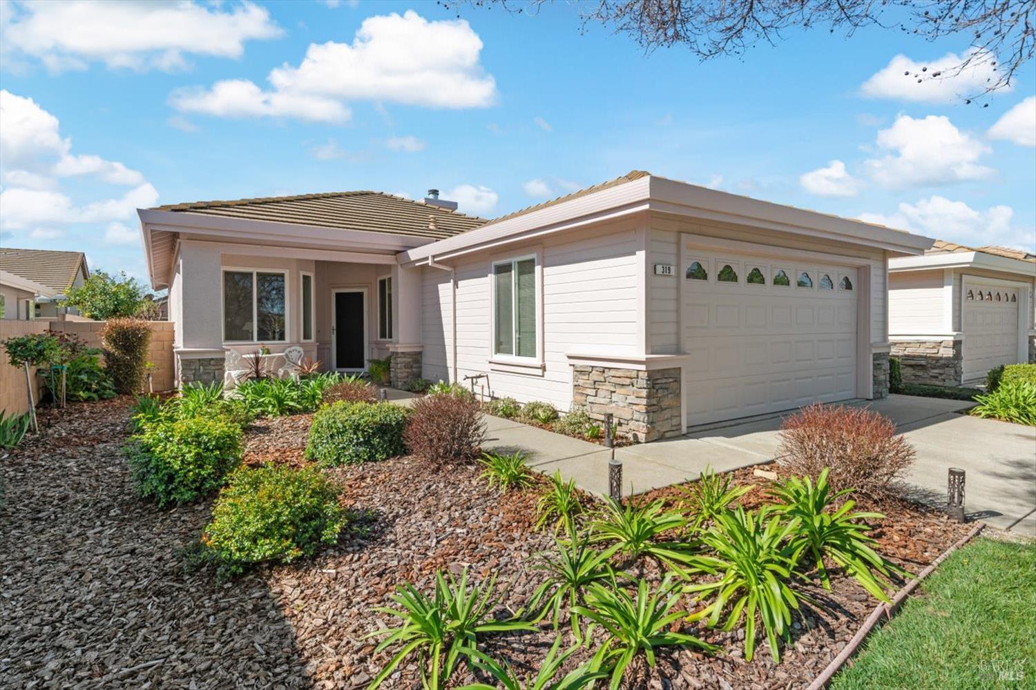 Detail Gallery Image 3 of 54 For 319 Trellis Ln, Vacaville,  CA 95687 - 2 Beds | 2 Baths