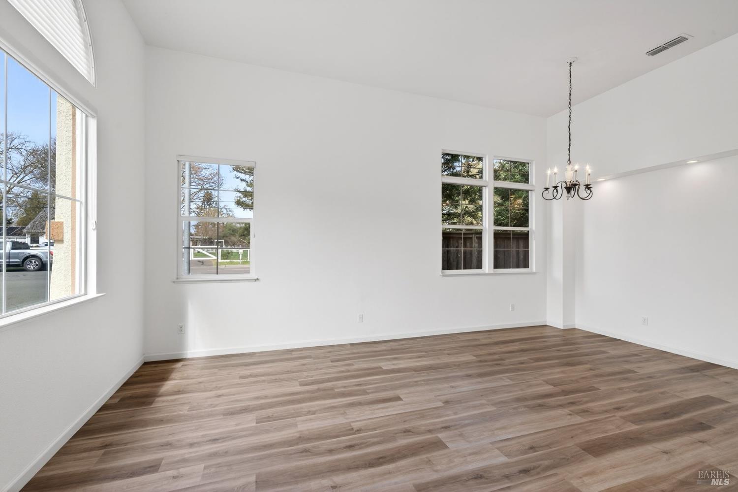 Detail Gallery Image 21 of 48 For 10 Culbertson Ct, Napa,  CA 94558 - 3 Beds | 2 Baths