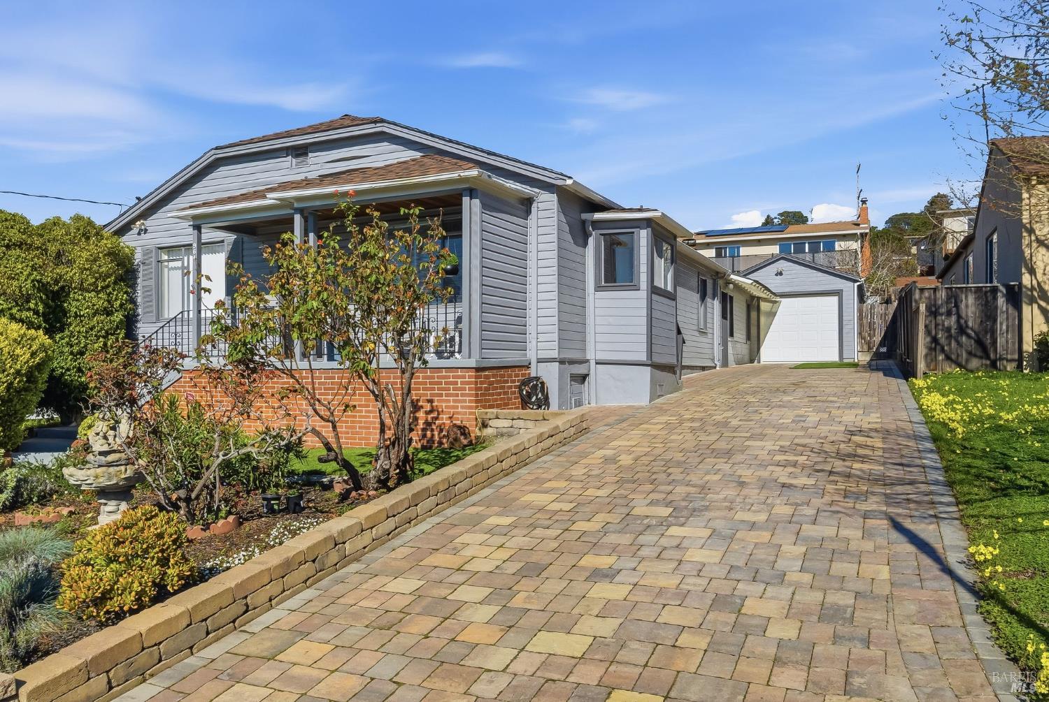 Detail Gallery Image 2 of 28 For 964 Sonoma St, Richmond,  CA 94805 - 3 Beds | 1/1 Baths