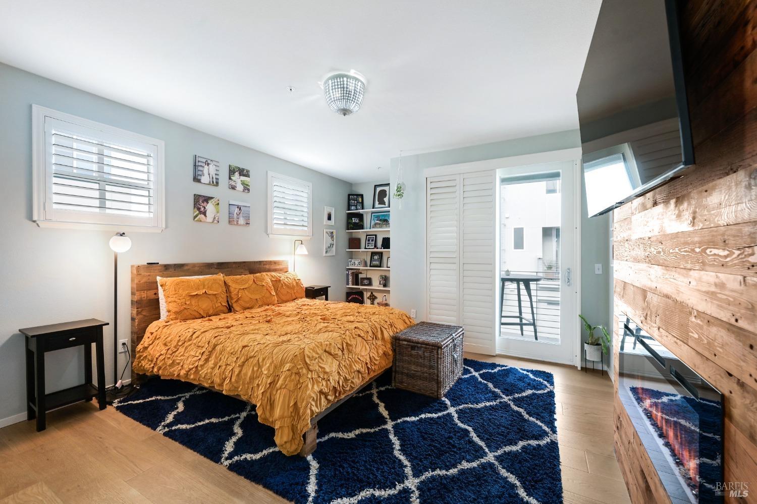 Detail Gallery Image 5 of 44 For 426 1st St, Petaluma,  CA 94952 - 3 Beds | 2/1 Baths