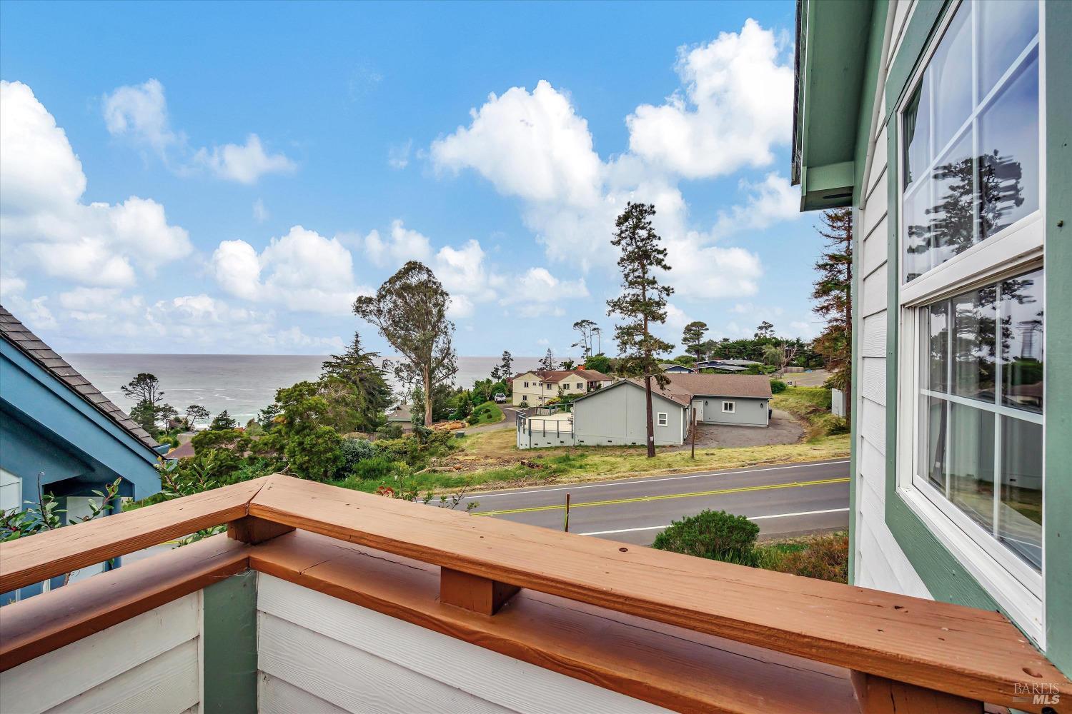 Detail Gallery Image 10 of 25 For 38934 Cypress Way, Gualala,  CA 95445 - 2 Beds | 2/1 Baths