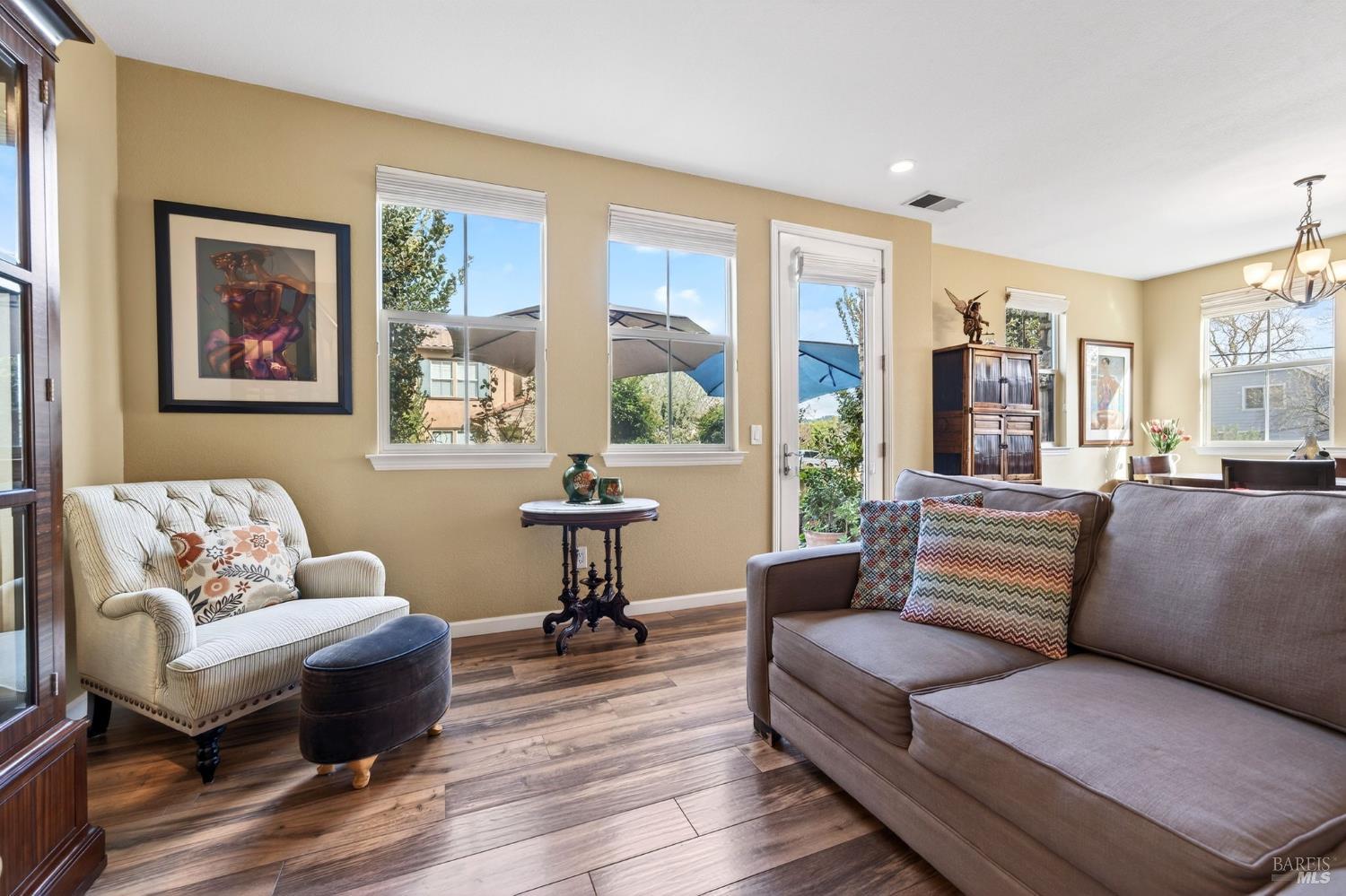 Detail Gallery Image 11 of 48 For 180 Healdsburg Ave a,  Cloverdale,  CA 95425 - 3 Beds | 2/1 Baths