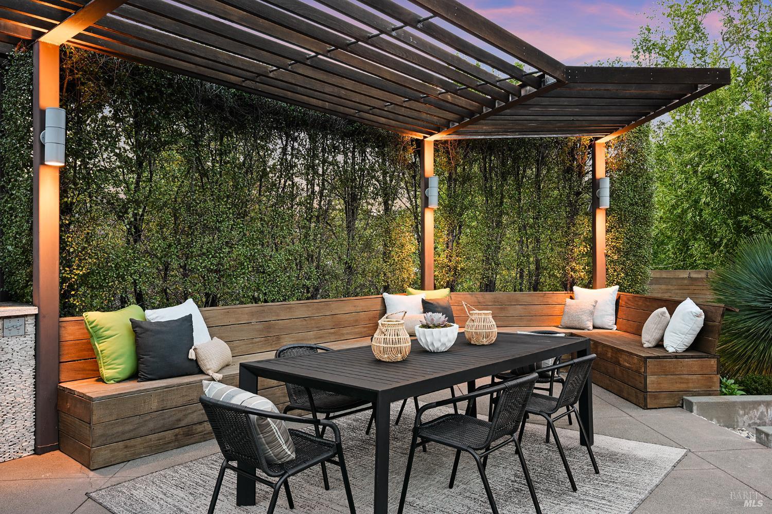 Detail Gallery Image 18 of 90 For 99 Fawn Dr, San Anselmo,  CA 94960 - 4 Beds | 4 Baths