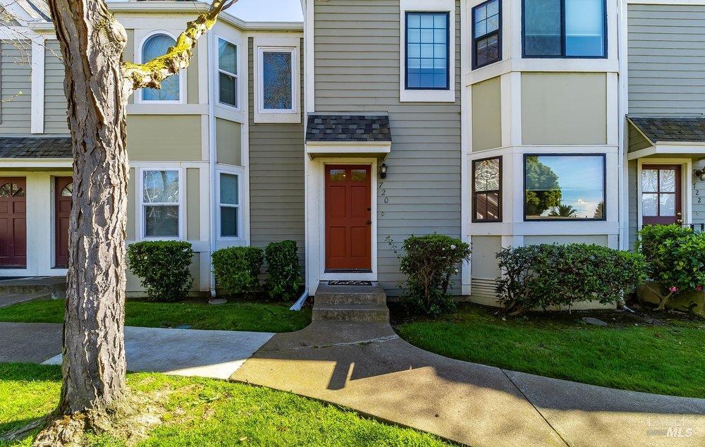 Detail Gallery Image 4 of 43 For 720 Military St, Benicia,  CA 94510 - 2 Beds | 2/1 Baths