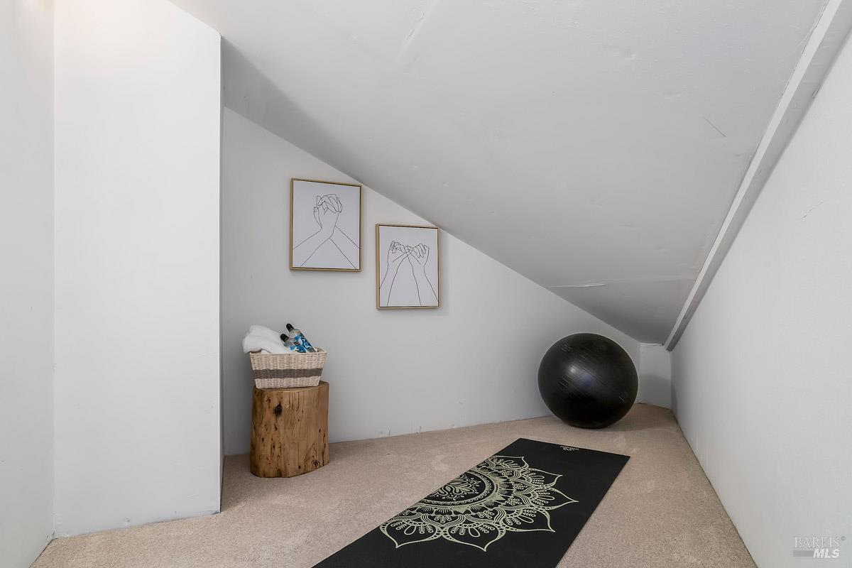 Detail Gallery Image 19 of 40 For 37 Creekside Ct, Corte Madera,  CA 94925 - 2 Beds | 2/1 Baths