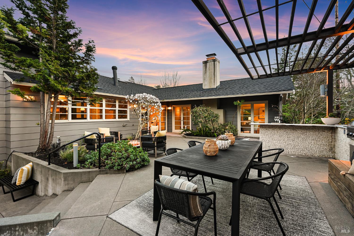 Detail Gallery Image 17 of 90 For 99 Fawn Dr, San Anselmo,  CA 94960 - 4 Beds | 4 Baths