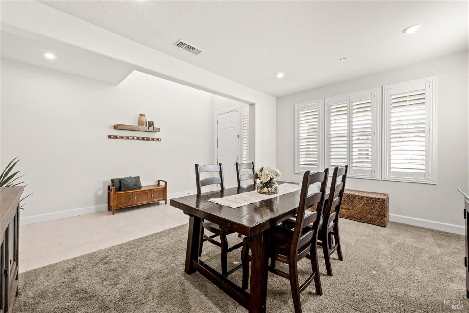 Detail Gallery Image 15 of 97 For 710 Fielding Way, Dixon,  CA 95620 - 5 Beds | 4 Baths