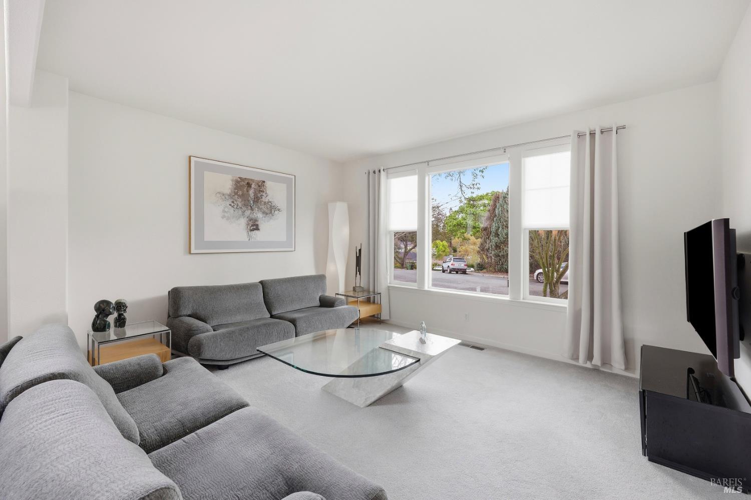 Detail Gallery Image 2 of 33 For 7576 Meadowlark Dr, Sebastopol,  CA 95472 - 5 Beds | 3/1 Baths