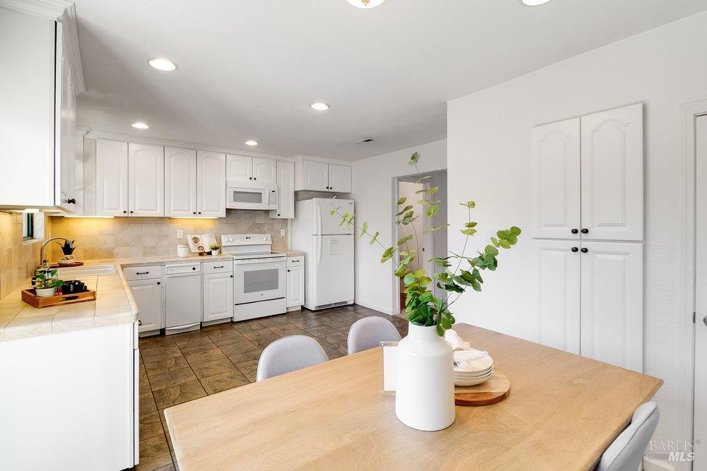 Detail Gallery Image 17 of 43 For 720 Military St, Benicia,  CA 94510 - 2 Beds | 2/1 Baths