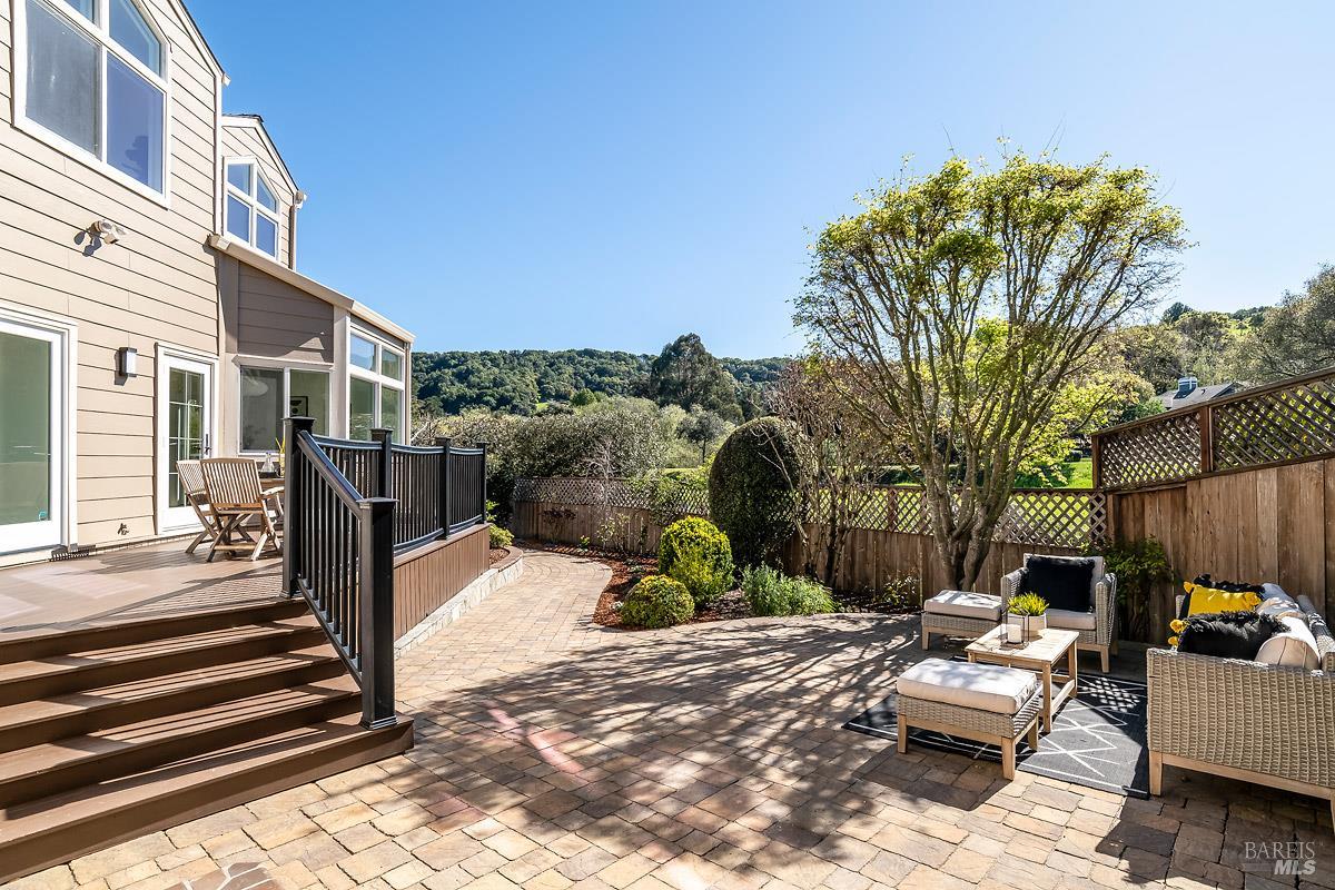 Detail Gallery Image 26 of 40 For 37 Creekside Ct, Corte Madera,  CA 94925 - 2 Beds | 2/1 Baths