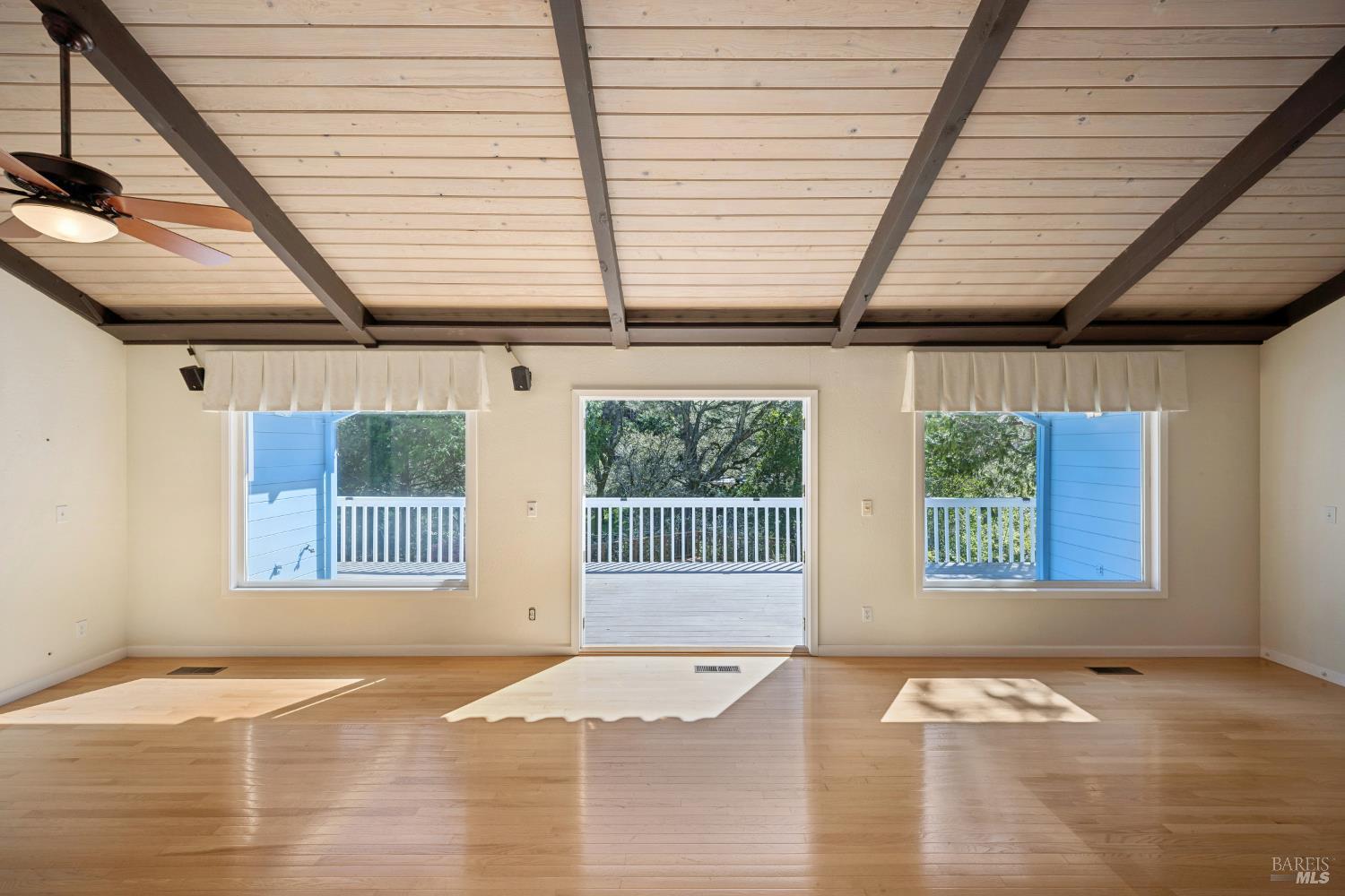 Detail Gallery Image 10 of 46 For 285 Cascade Dr, Fairfax,  CA 94930 - 4 Beds | 2 Baths