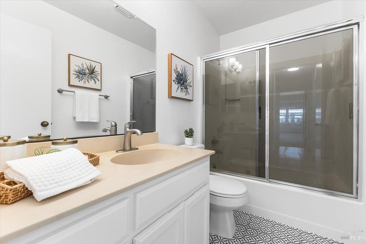 Detail Gallery Image 21 of 43 For 2257 White Chapel Ct, Santa Rosa,  CA 95401 - 3 Beds | 3 Baths