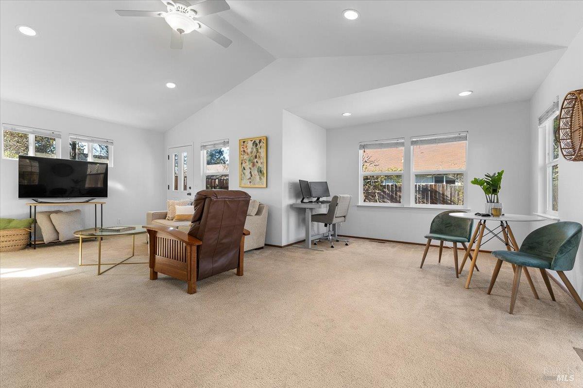 Detail Gallery Image 24 of 43 For 2257 White Chapel Ct, Santa Rosa,  CA 95401 - 3 Beds | 3 Baths