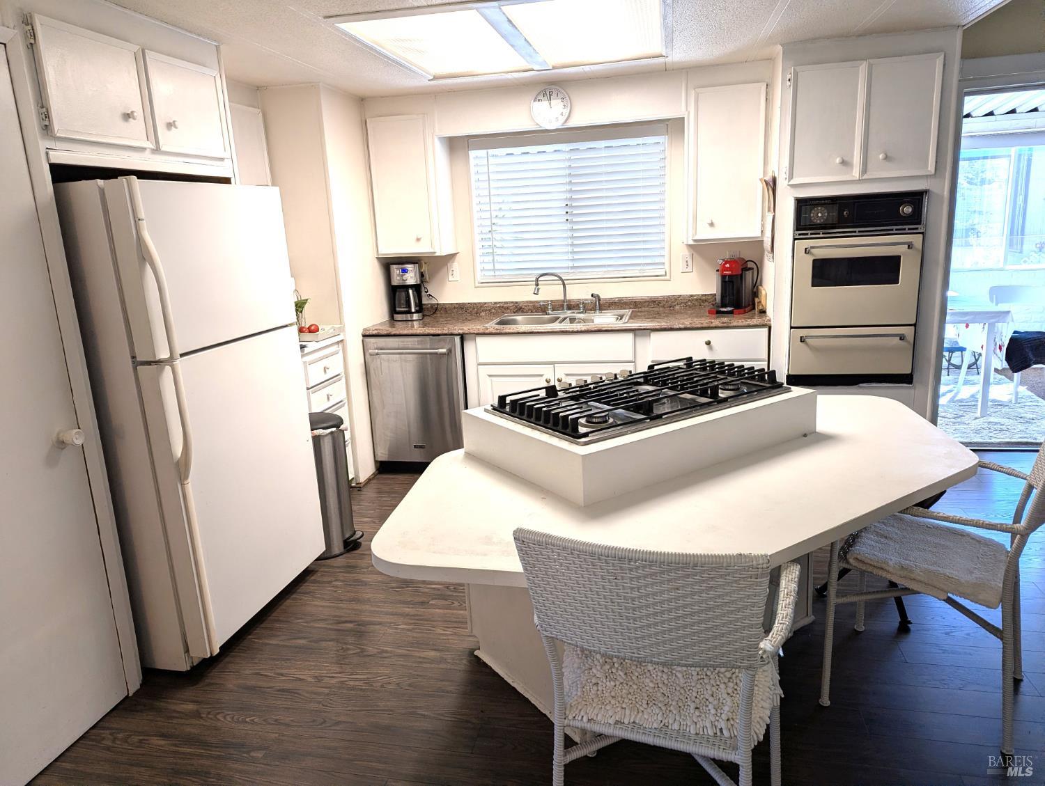 Detail Gallery Image 8 of 33 For 8 Camellia Dr, Calistoga,  CA 94515 - 2 Beds | 2 Baths