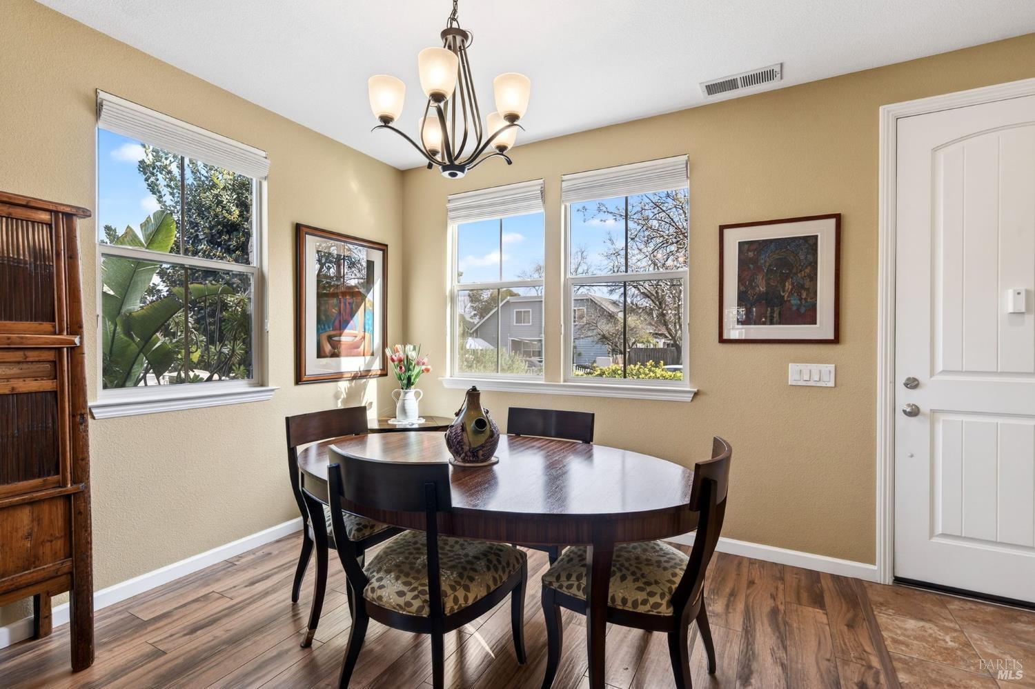 Detail Gallery Image 6 of 48 For 180 Healdsburg Ave a,  Cloverdale,  CA 95425 - 3 Beds | 2/1 Baths