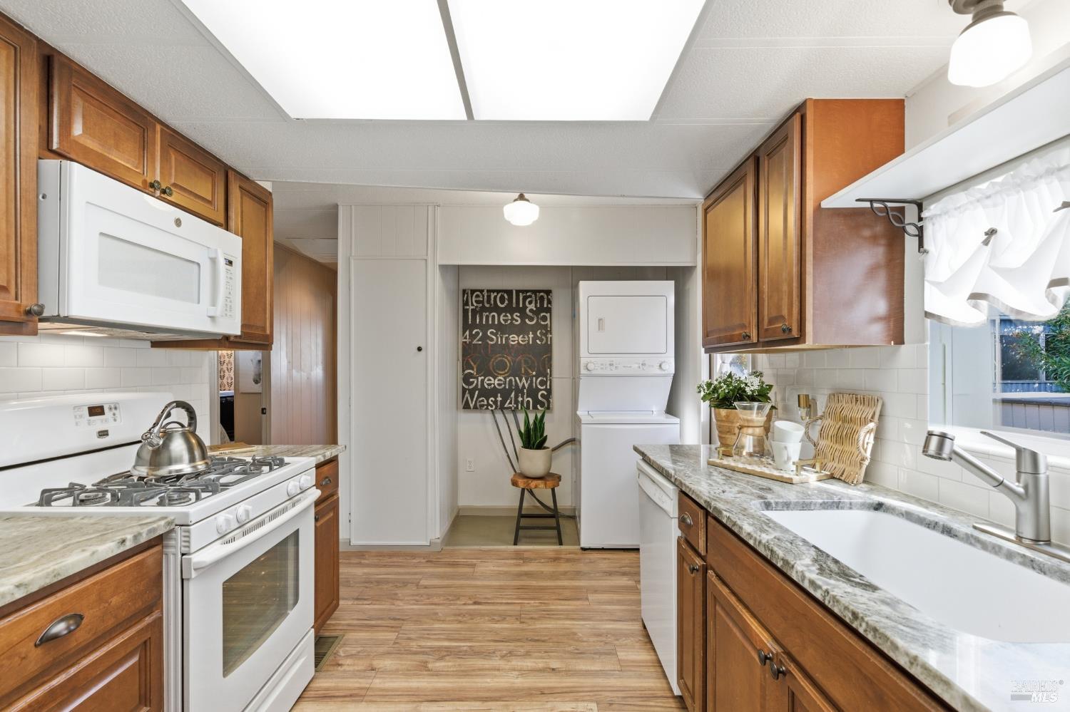 Detail Gallery Image 14 of 46 For 99 Hacienda Dr, Napa,  CA 94558 - 2 Beds | 2 Baths