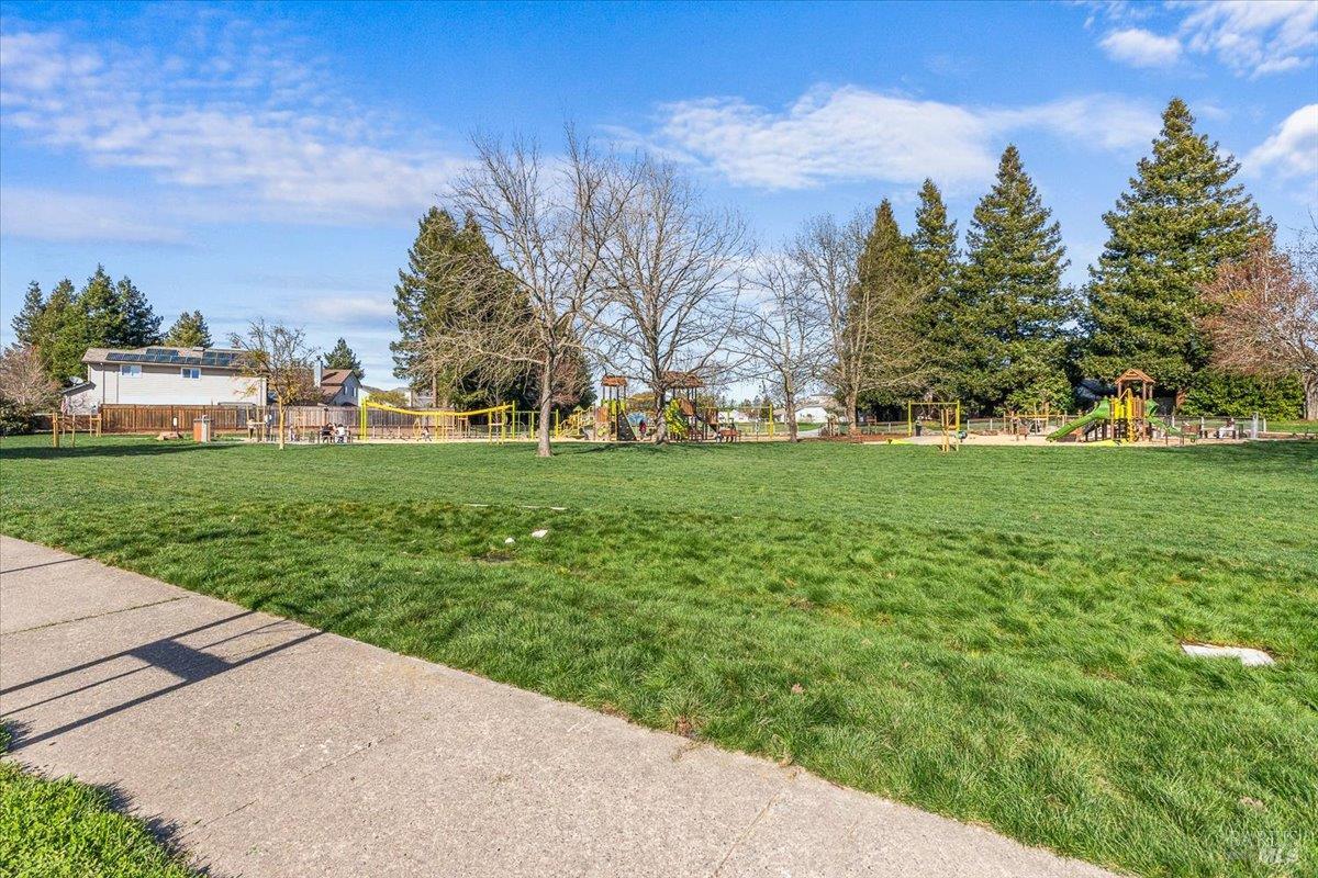 Detail Gallery Image 43 of 43 For 2257 White Chapel Ct, Santa Rosa,  CA 95401 - 3 Beds | 3 Baths