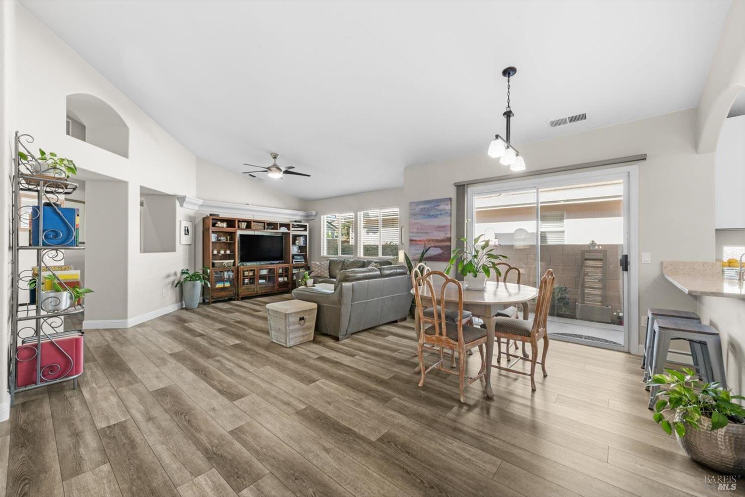 Detail Gallery Image 6 of 54 For 319 Trellis Ln, Vacaville,  CA 95687 - 2 Beds | 2 Baths