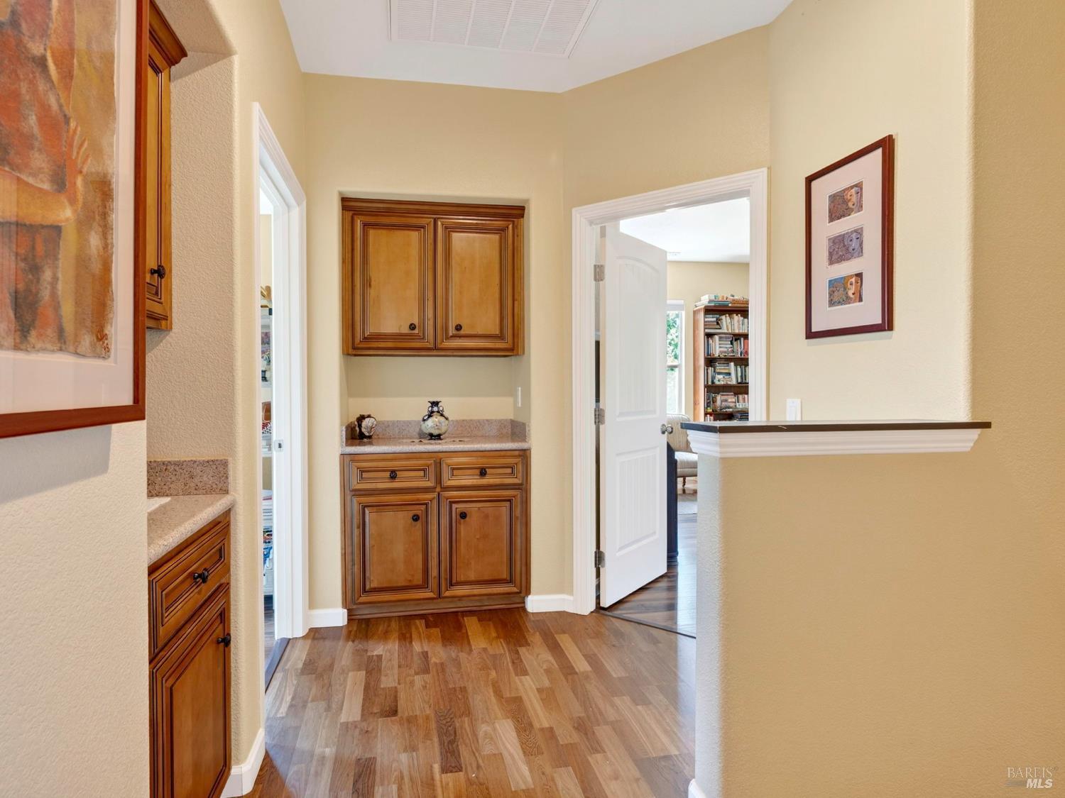 Detail Gallery Image 18 of 48 For 180 Healdsburg Ave a,  Cloverdale,  CA 95425 - 3 Beds | 2/1 Baths