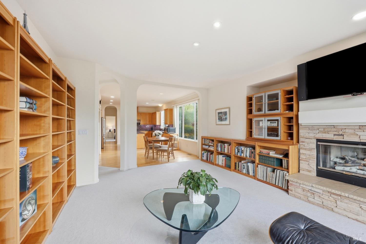 Detail Gallery Image 11 of 33 For 7576 Meadowlark Dr, Sebastopol,  CA 95472 - 5 Beds | 3/1 Baths