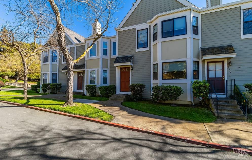 Detail Gallery Image 2 of 43 For 720 Military St, Benicia,  CA 94510 - 2 Beds | 2/1 Baths