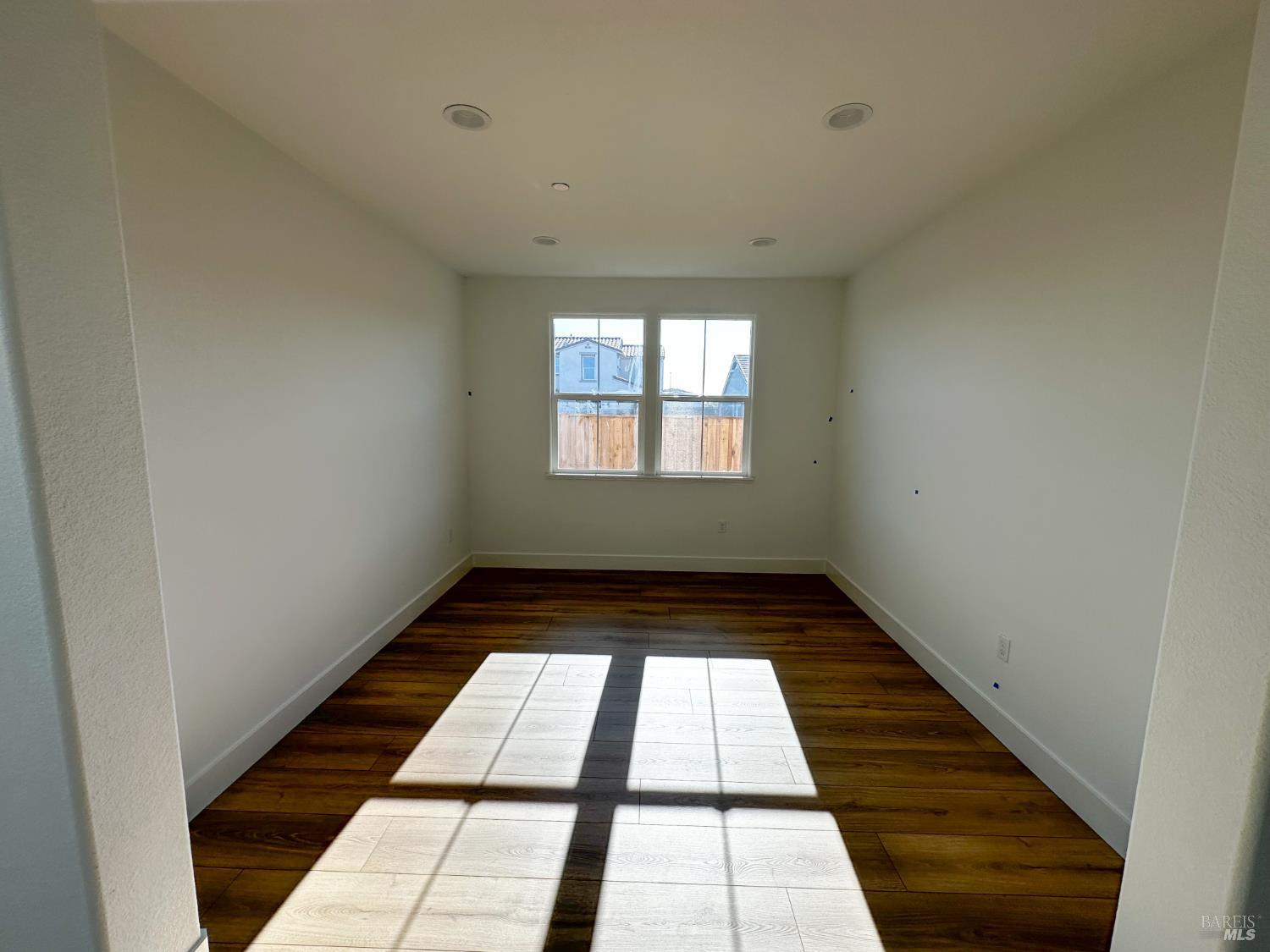 Detail Gallery Image 4 of 39 For 701 Castle St, Oakley,  CA 94561 - 5 Beds | 4/1 Baths