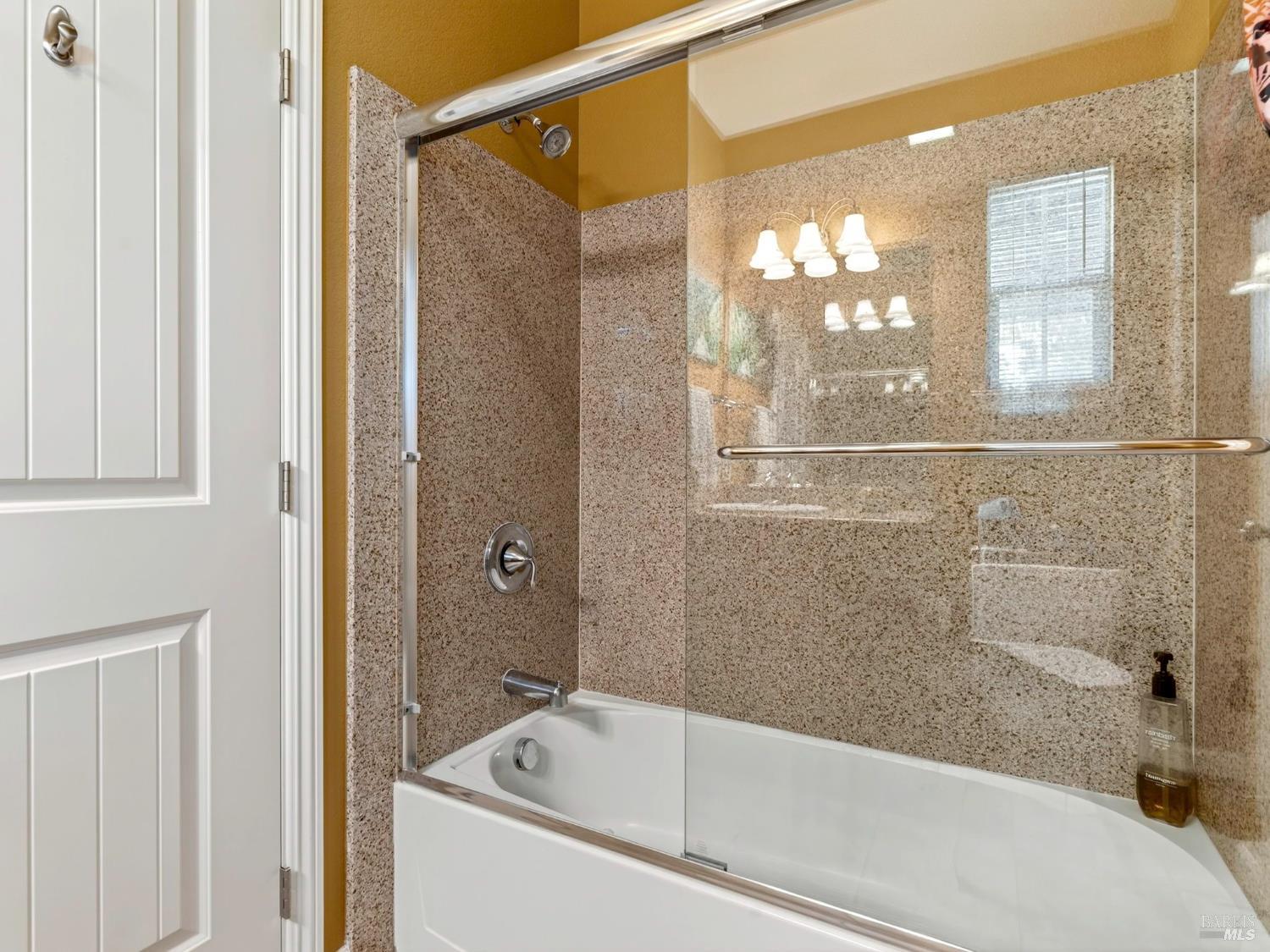 Detail Gallery Image 34 of 48 For 180 Healdsburg Ave a,  Cloverdale,  CA 95425 - 3 Beds | 2/1 Baths