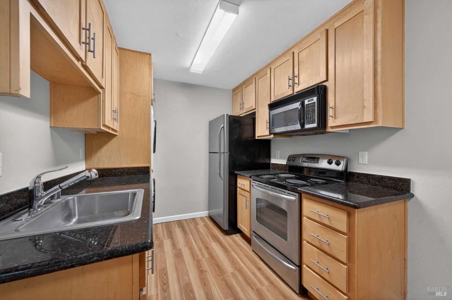 Detail Gallery Image 11 of 21 For 900 Cambridge Dr #3,  Benicia,  CA 94510 - 1 Beds | 1 Baths