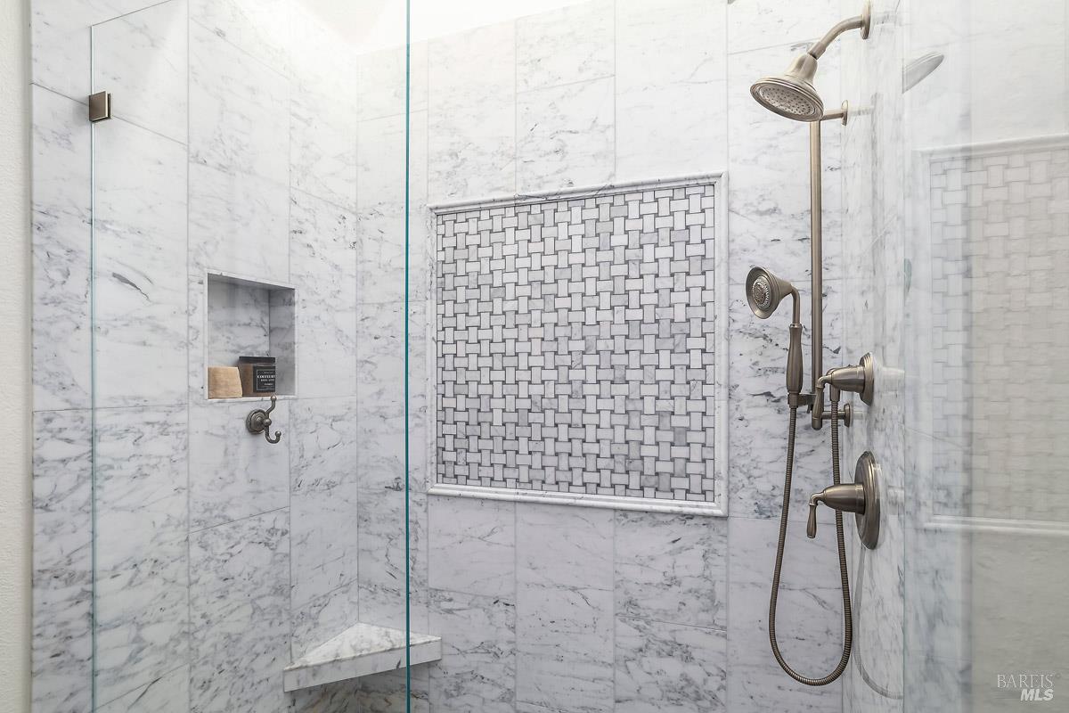 Detail Gallery Image 17 of 40 For 37 Creekside Ct, Corte Madera,  CA 94925 - 2 Beds | 2/1 Baths