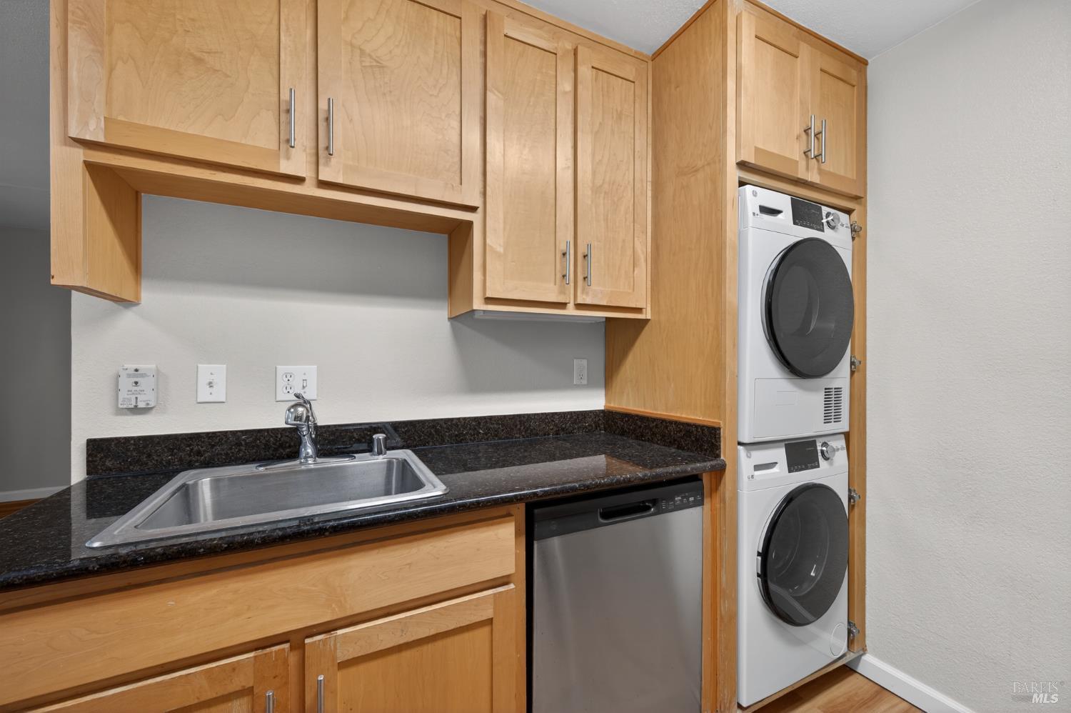 Detail Gallery Image 13 of 21 For 900 Cambridge Dr #3,  Benicia,  CA 94510 - 1 Beds | 1 Baths