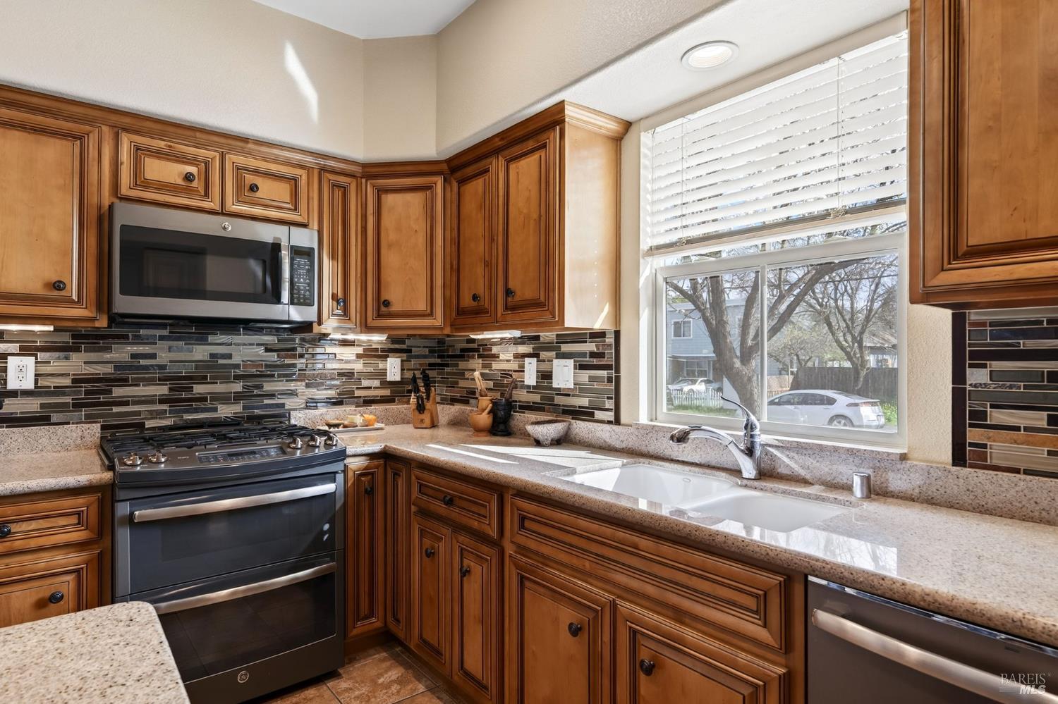 Detail Gallery Image 15 of 48 For 180 Healdsburg Ave a,  Cloverdale,  CA 95425 - 3 Beds | 2/1 Baths